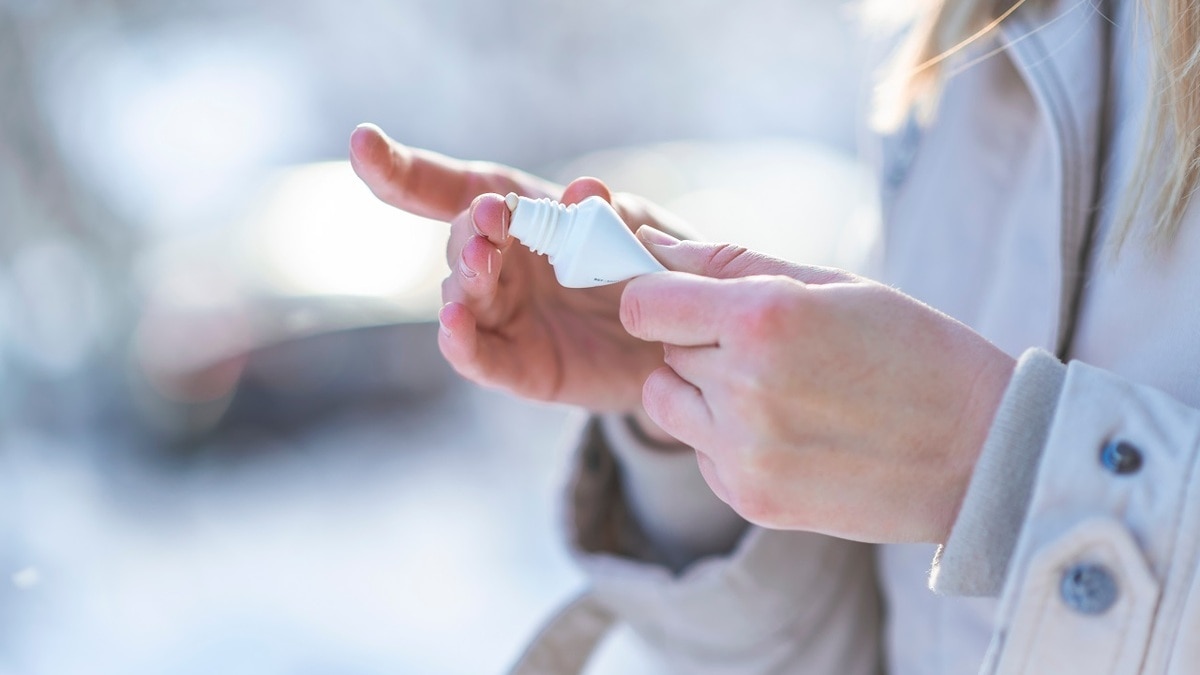 Защитить кожу от заморозков: косметолог раскрыла состав идеального крема для рук Защитить кожу от заморозков: косметолог раскрыла состав идеального крема для рук