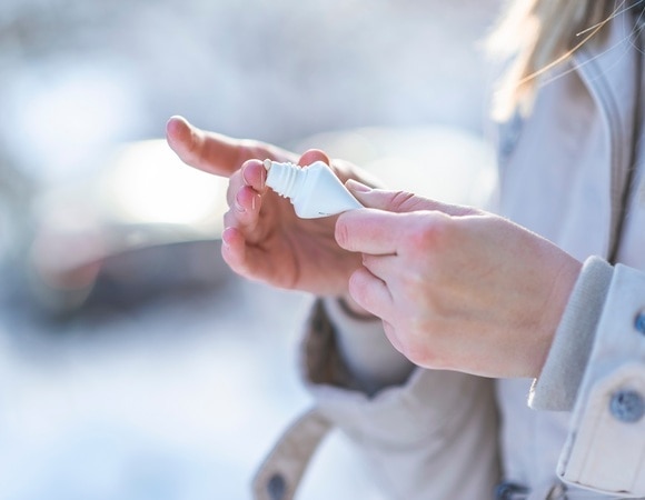 Защитить кожу от заморозков: косметолог раскрыла состав идеального крема для рук Защитить кожу от заморозков: косметолог раскрыла состав идеального крема для рук