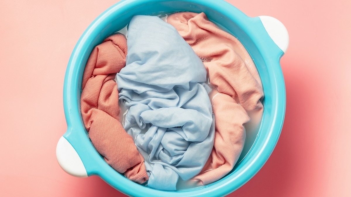 Платье «липнет» к колготкам? Вот как нужно стирать вещи, чтобы забыть про антистатик Платье «липнет» к колготкам? Вот как нужно стирать вещи, чтобы забыть про антистатик