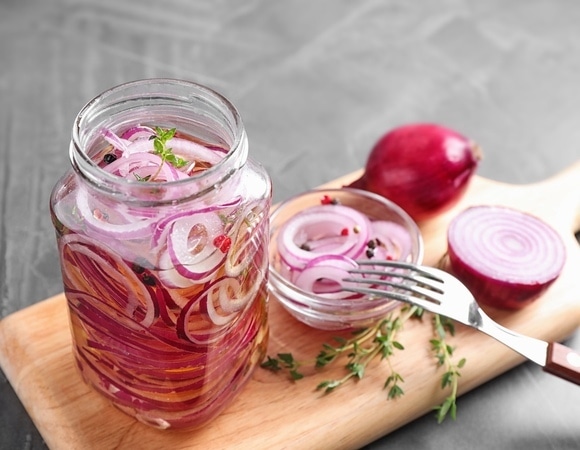 Красный или белый, кольцами или полукольцами? Эксперты рассказали, как замариновать лук для чего угодно Красный или белый, кольцами или полукольцами? Эксперты рассказали, как замариновать лук для чего угодно