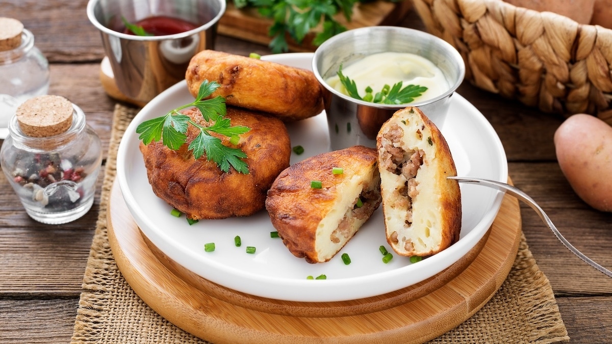Румяные картофельные зразы с грибами и сыром — рецепт «уютного» ужина на советский манер