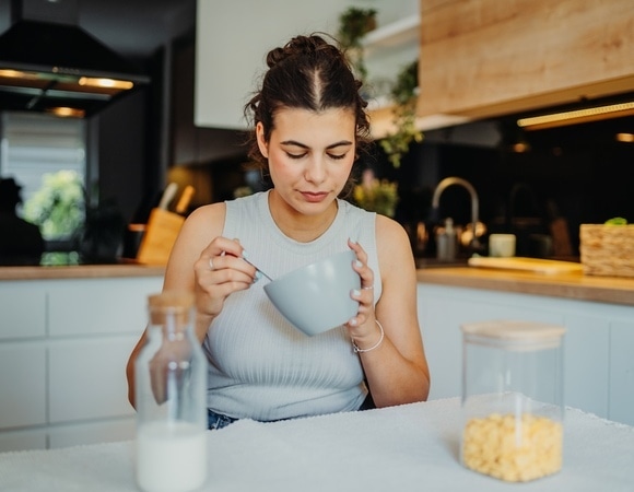 Псевдополезный завтрак: диетолог назвала 2 утренние привычки, из-за которых женщины резко полнеют Псевдополезный завтрак: диетолог назвала 2 утренние привычки, из-за которых женщины резко полнеют