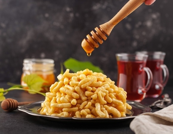 Названо главное полезное свойство чак-чака: чем татарская сладость лучше других десертов? 