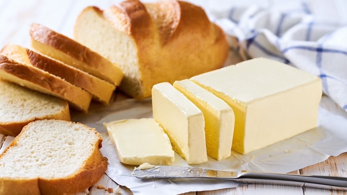 «Забивает» сосуды и лишает стройности: стало известно, кому опасно есть сливочное масло