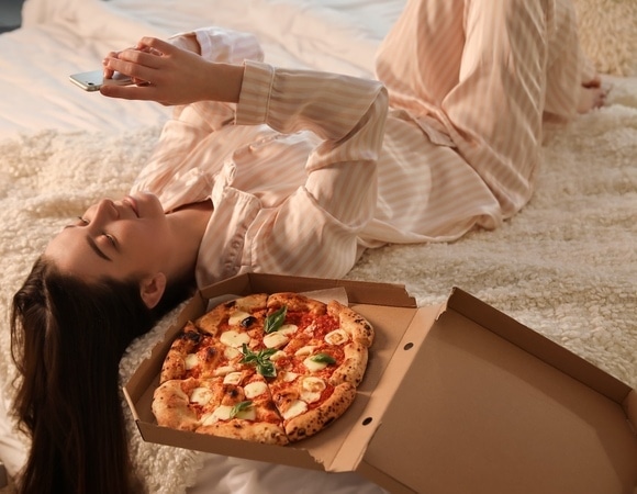 Что будет с организмом, если есть один раз в день — и только вечером 