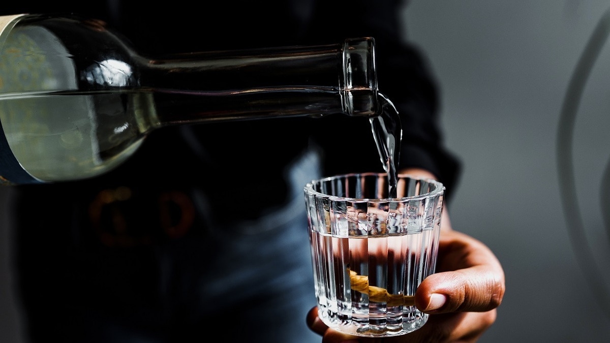 Из всех зол — меньшее: врач назвал самый полезный алкогольный напиток