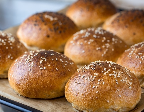 Фастфуд без последствий: как приготовить низкоуглеводные булочки для бургеров Фастфуд без последствий: как приготовить низкоуглеводные булочки для бургеров