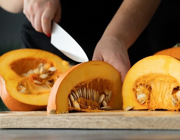 Хорошо усваивается только с этими добавками! Вот с чем нужно есть тыкву для большей пользы Хорошо усваивается только с этими добавками! Вот с чем нужно есть тыкву для большей пользы