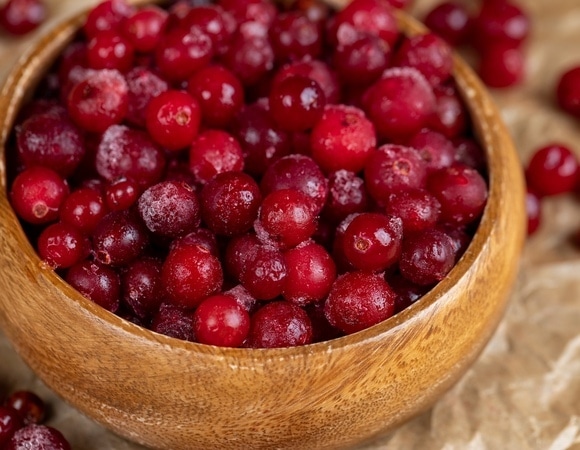 Одна ошибка уничтожает все витамины: стало известно, в каком виде клюква бесполезна