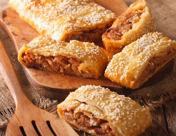 Для уютных выходных: самый быстрый рецепт пирога с капустой Для уютных выходных: самый быстрый рецепт пирога с капустой