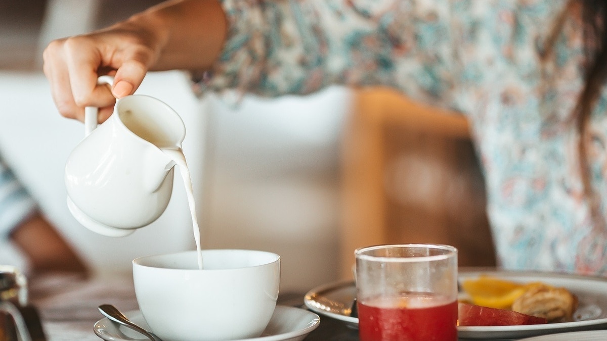 Вяленое мясо, сыр и кофе: диетолог оценил трендовый «балканский завтрак» из TikTok