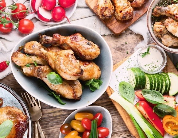 Полчаса — и готово: как вкусно запечь куриные голени Полчаса — и готово: как вкусно запечь куриные голени