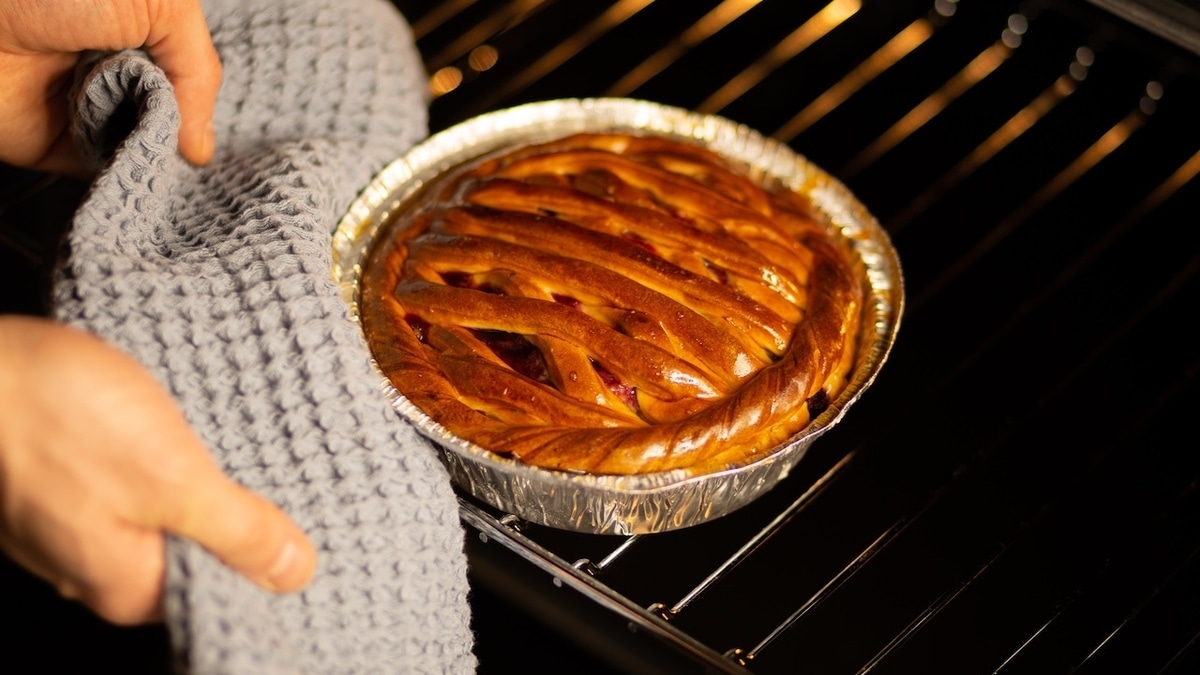 Румяная корочка и красивый глянец: чем смазать выпечку, кроме яиц? Румяная корочка и красивый глянец: чем смазать выпечку, кроме яиц?