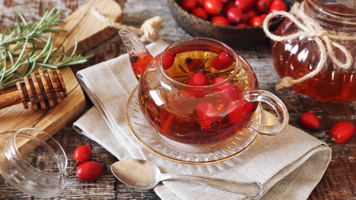 Обойдемся без кипятка: врач объяснила, как нужно заваривать шиповник