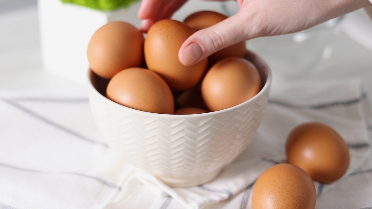 Сколько времени хранятся яйца в холодильнике и без него Сколько времени хранятся яйца в холодильнике и без него