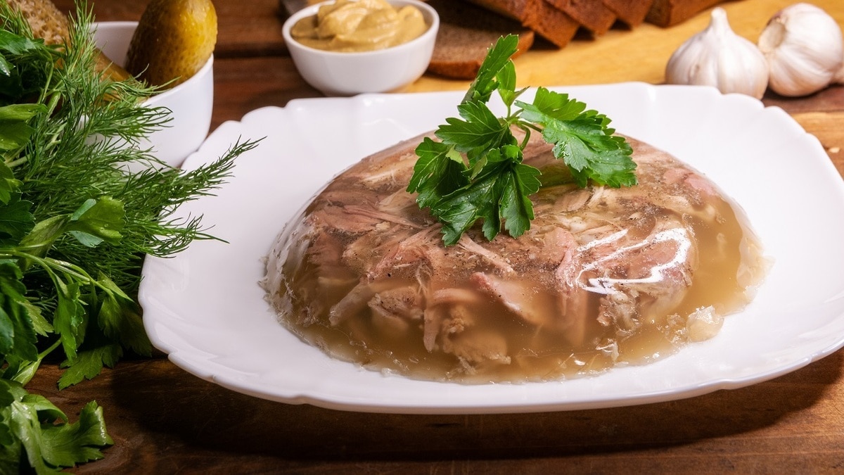 Польза не только суставам: врач перечислила все целебные свойства холодца