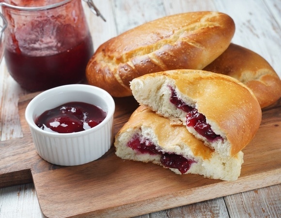 Ностальгия по детству: несложный рецепт пирожков с повидлом Ностальгия по детству: несложный рецепт пирожков с повидлом