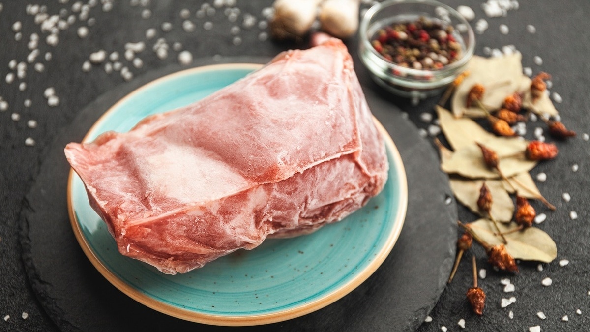 Как разморозить мясо за 5 минут — этот лайфхак выручит, когда совсем нет времени