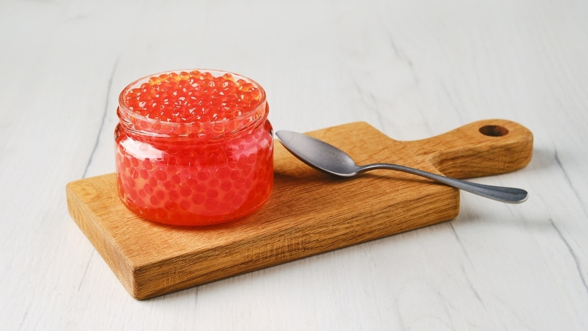 В стеклянной банке лучше, чем в жестяной: врач рассказала, как выбирать икру