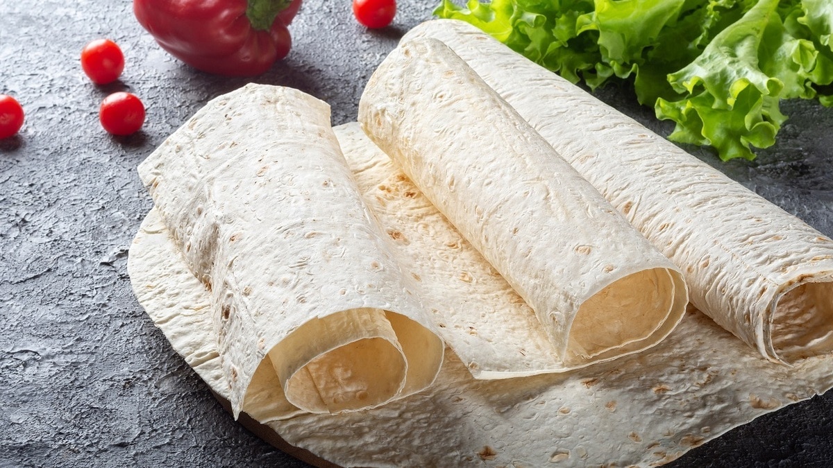Диетический, но вкусный ужин за 30 минут: рецепт пиццы из лаваша с полезной начинкой