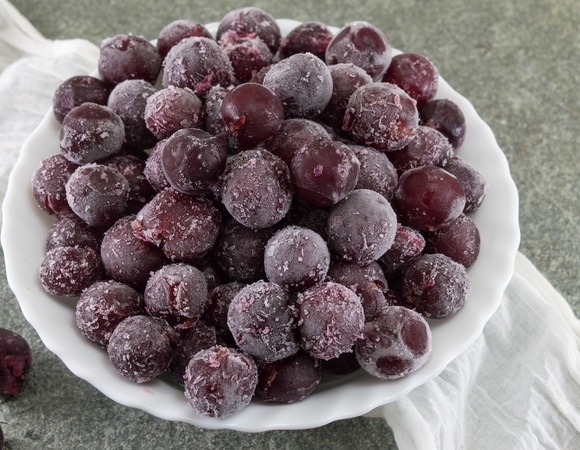 Врач посоветовал заморозить виноград: вот когда он пригодится 