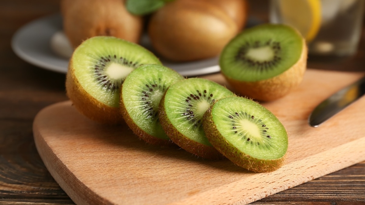 И улыбка красивая, и деньги на месте: ученые назвали 3 отбеливающих зубы продукта