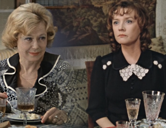 «Я такой салат делаю лучше, чем твоя жена»: рецепты оливье, заливного и десерта с ароматом советской ностальгии