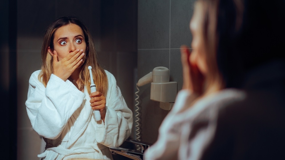 Зубная паста не поможет: 5 напитков, которые могут окрасить зубы навсегда