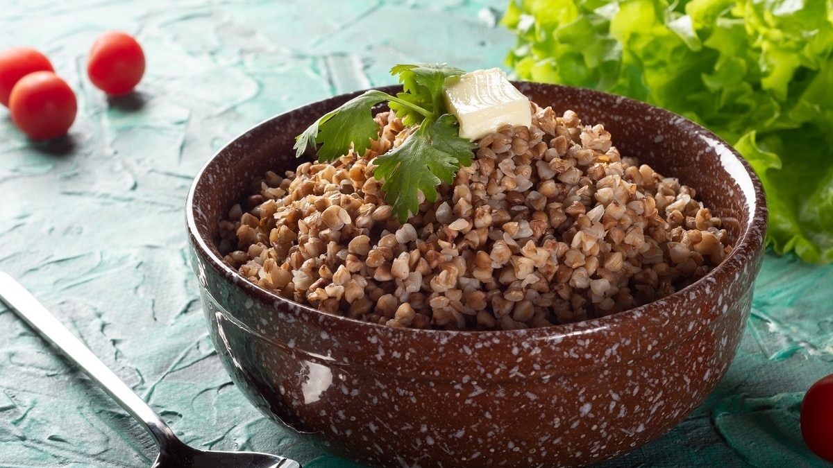 Как сварить гречку и рис в микроволновке — гарнир получится рассыпчатым и не пригорит