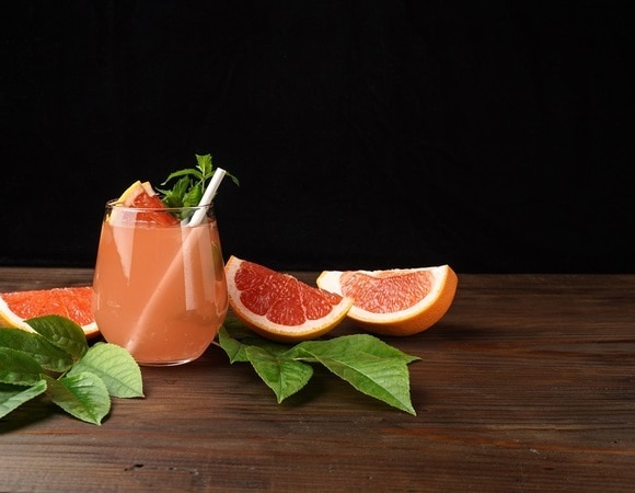 При употреблении грейпфрутового сока нужно знать норму, напомнил доктор Мясников