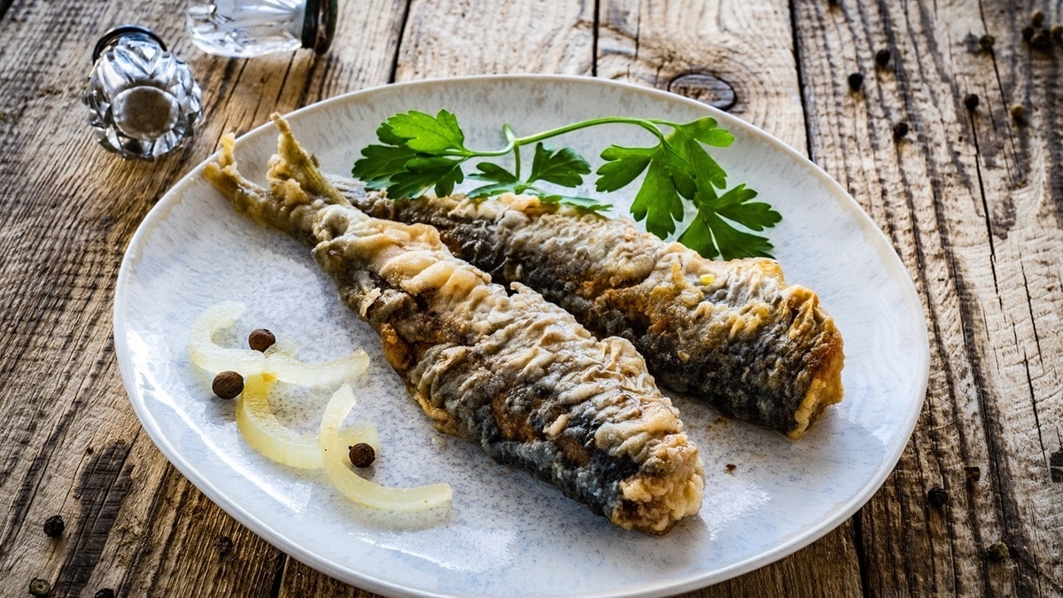 В Норвегии жарят сельдь только так: нежнейшее филе с салом полюбят все домочадцы 