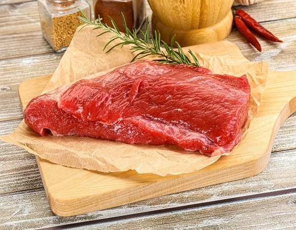 Употребление этого мяса чревато тяжелыми болезнями — доктор Мясников призвал знать меру 