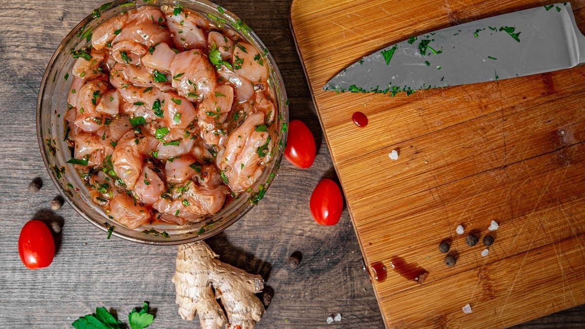 Лимонный, имбирный, кефирный: какой маринад идеально подойдет для куриной грудки 