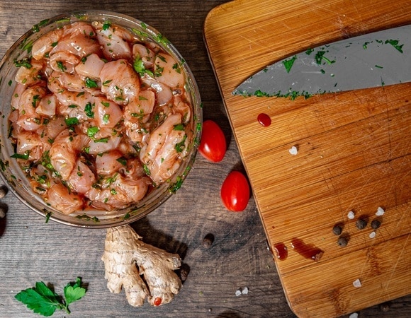 Лимонный, имбирный, кефирный: какой маринад идеально подойдет для куриной грудки 