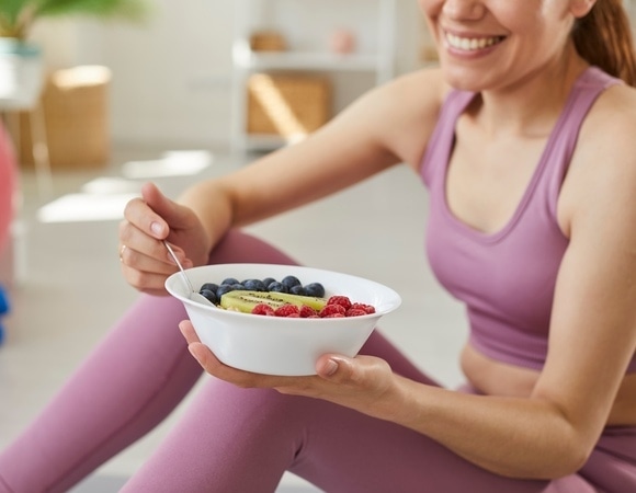 Есть нужно до или после тренировки? Вот мнение спортивного диетолога