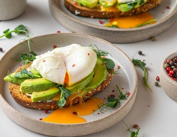 Джейми Оливер раскрыл секрет идеального яйца пашот — получится с первого раза! Джейми Оливер раскрыл секрет идеального яйца пашот — получится с первого раза!