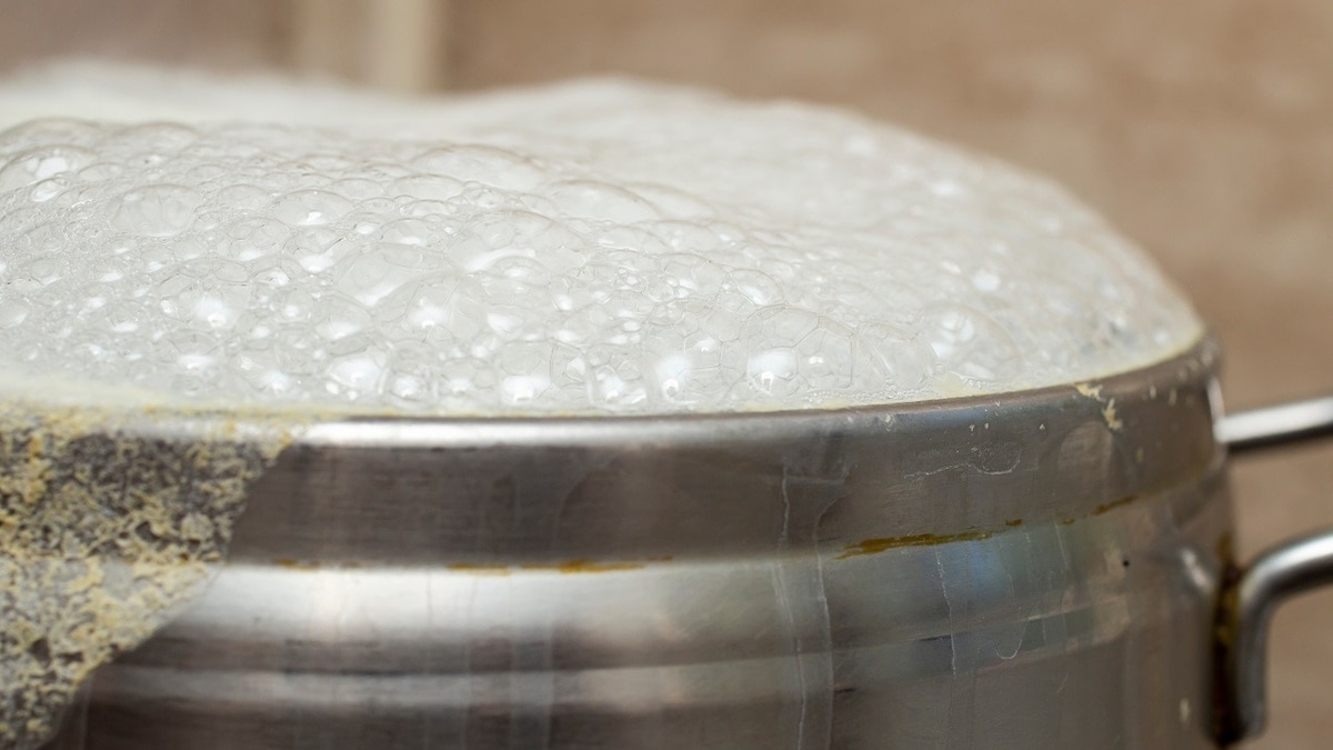 Как остановить выкипание воды из кастрюли: гениальный трюк от шеф-повара