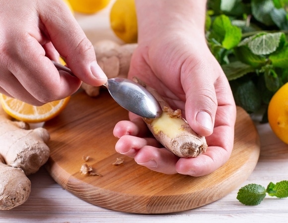 Как быстро почистить имбирь — гениальный способ от шеф-повара Джейми Оливера Как быстро почистить имбирь — гениальный способ от шеф-повара Джейми Оливера