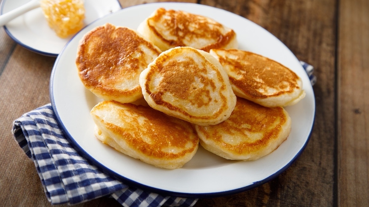 Как на кефире, только лучше: вот как приготовить пышные постные оладьи с яблоком