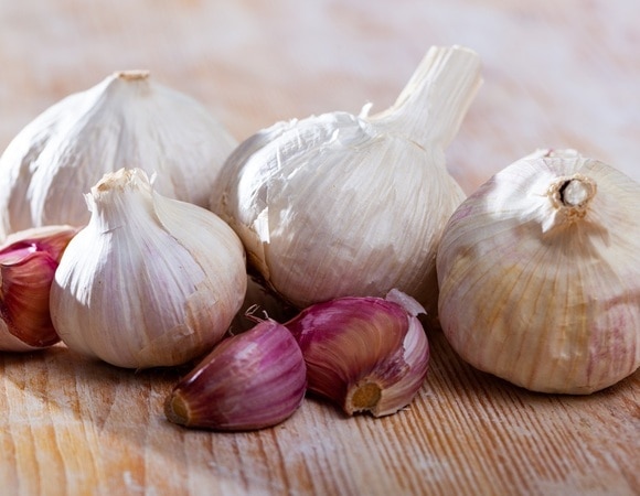 Чеснок эффективен в профилактике тяжелых болезней — ежедневную норму озвучил доктор Мясников Чеснок эффективен в профилактике тяжелых болезней — ежедневную норму озвучил доктор Мясников