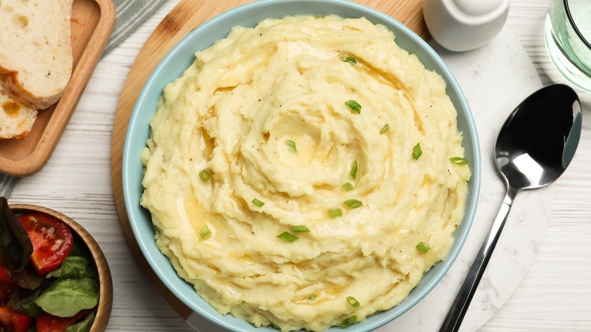 Как спасти жидкое картофельное пюре: 3 хитрости, которые вернут блюду густоту и воздушность 