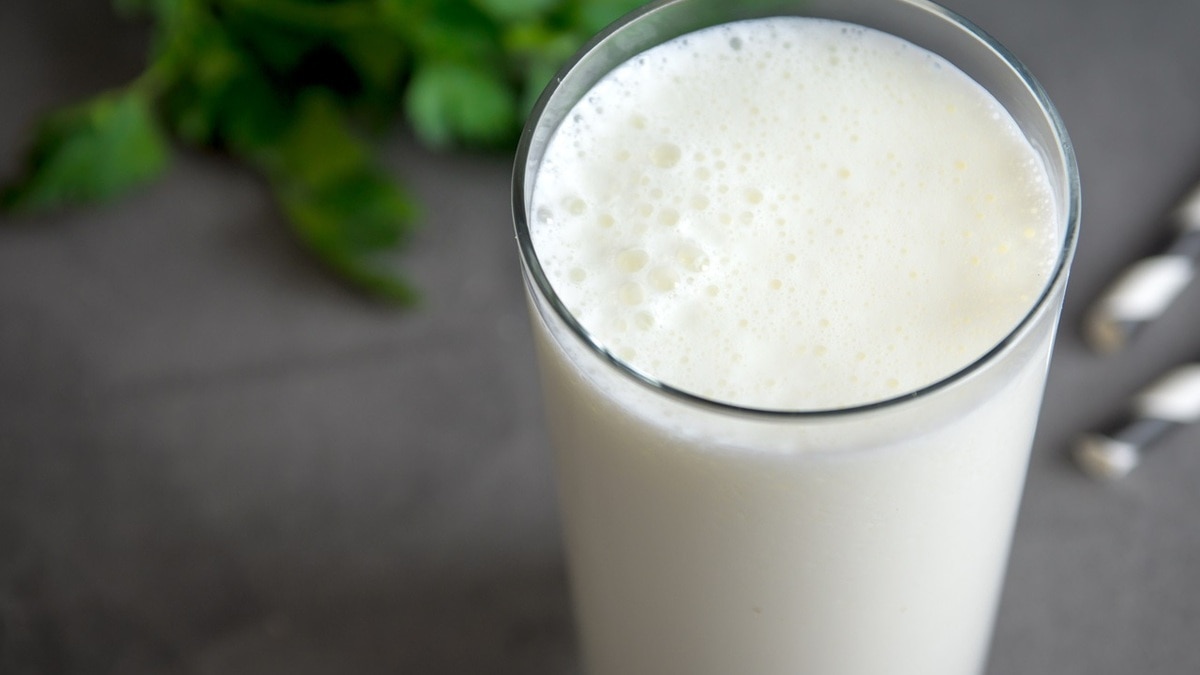 Поможет похудеть и утолить голод перед сном — диетолог Королева знает, чем заменить привычный кефир