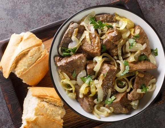 Как тушить мясо правильно — простое блюдо станет настоящим украшением стола Как тушить мясо правильно — простое блюдо станет настоящим украшением стола