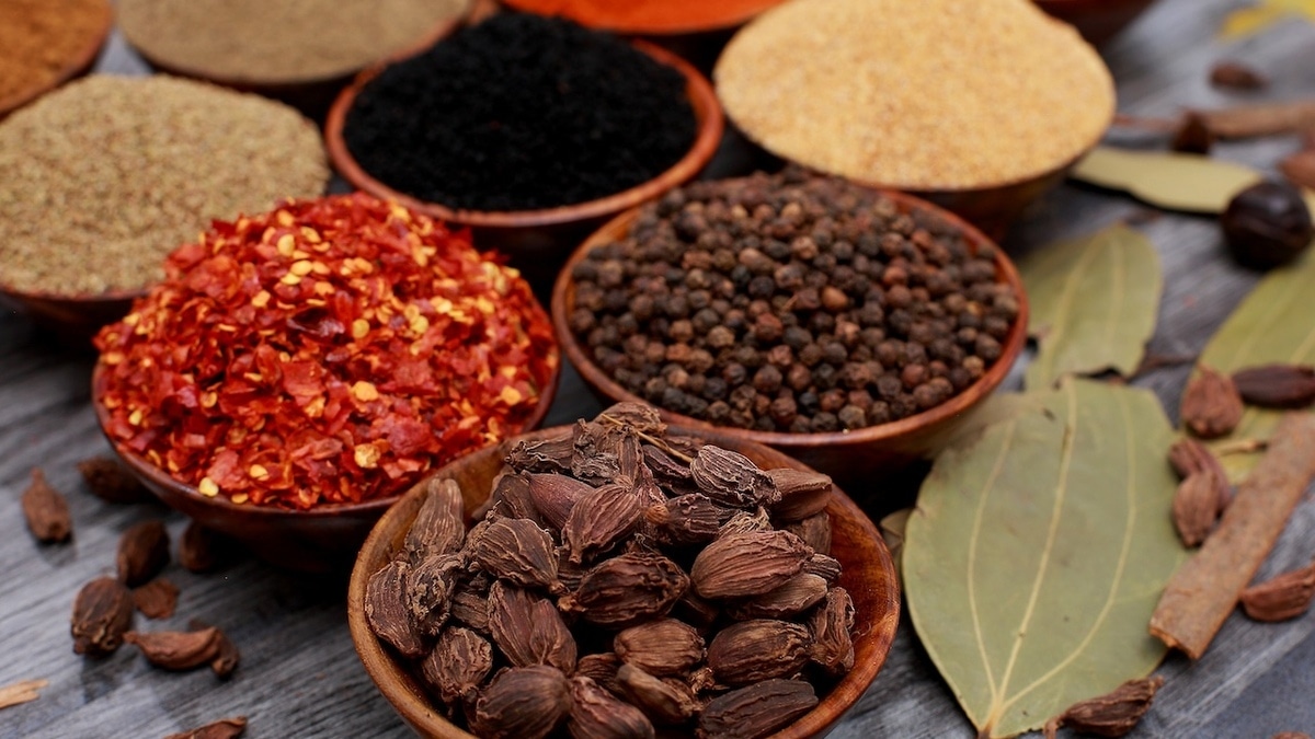 Чем специи отличаются от пряностей? А что такое приправы? Отвечаем в подробностях Чем специи отличаются от пряностей? А что такое приправы? Отвечаем в подробностях