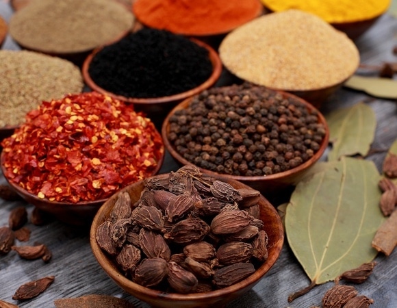 Чем специи отличаются от пряностей? А что такое приправы? Отвечаем в подробностях Чем специи отличаются от пряностей? А что такое приправы? Отвечаем в подробностях