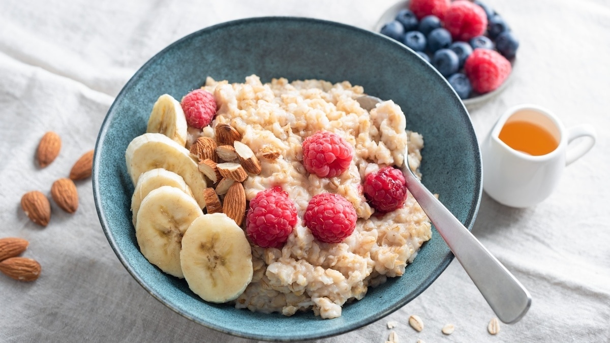 Придется искать замену: врач напомнила, кому нельзя овсянку 