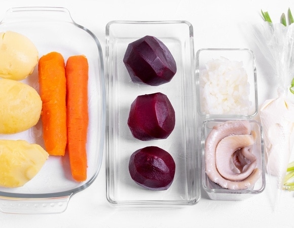 Что калорийнее: винегрет или селедка под шубой? 