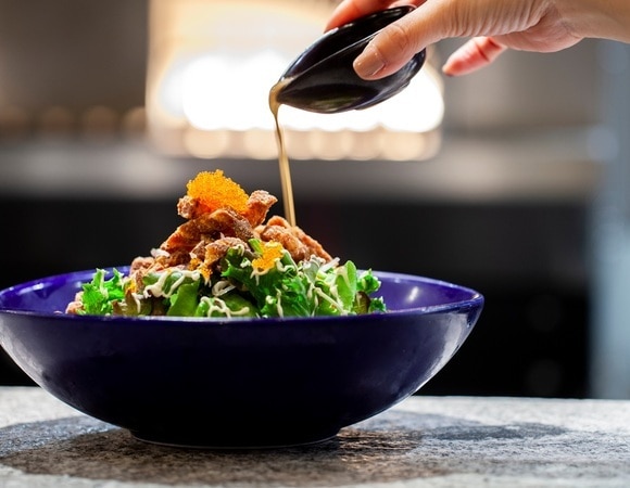 Доктор Мясников готовит только такую заправку к салатам — это самый настоящий «соус долголетия» Доктор Мясников готовит только такую заправку к салатам — это самый настоящий «соус долголетия»