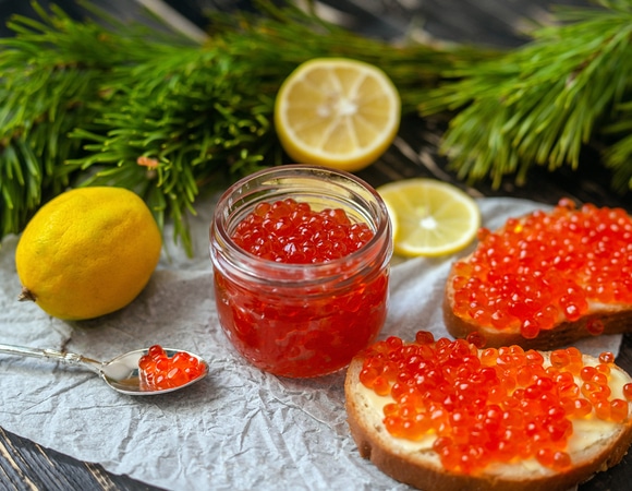 8 реальных способов отличить настоящую красную икру от подделки