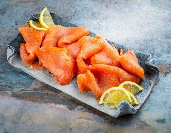 Засолка форели — всего три ингредиента и укроп придадут рыбе невероятный вкус за сутки